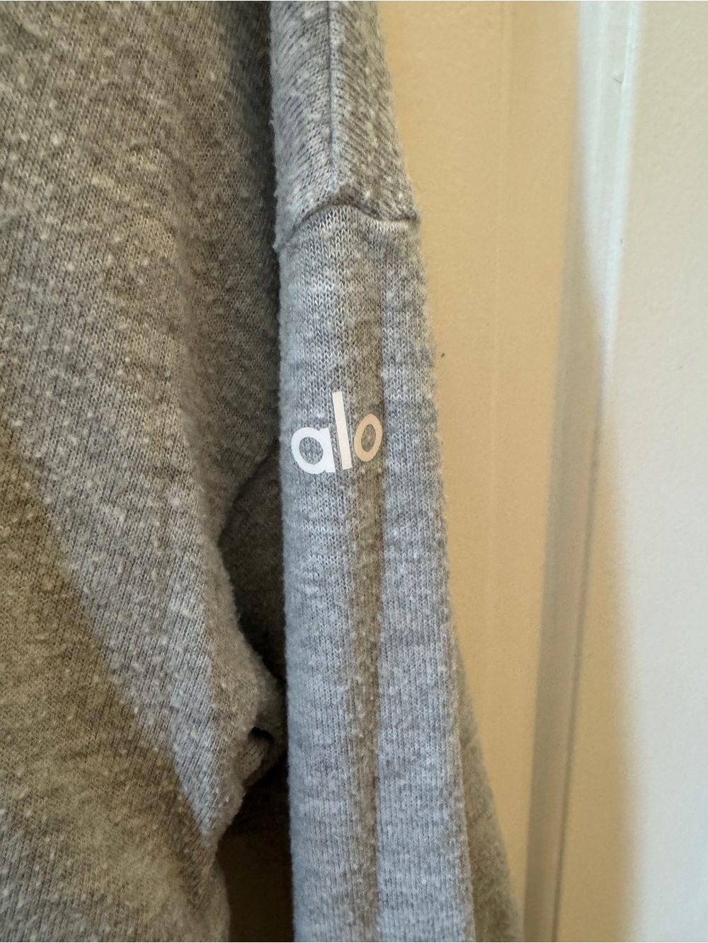 Alo Soho Pullover and Sweatpant jogger set. - Picture 3 of 9